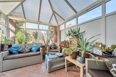 20 Kings Park Drive, Binley