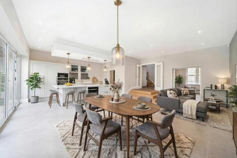 LIVING ROOM- KITCHN.jpg