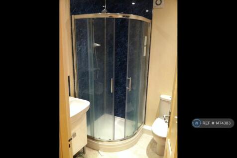 En Suite Shower Room To  Main Bedroom