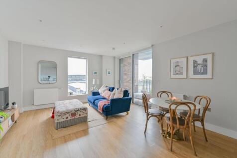 London, SW17 - property photo