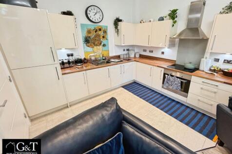 OPEN LOUNGE/DINER