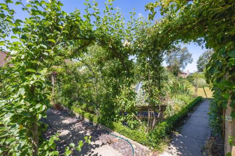 10 Main Street, Newton Burgoland