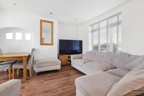 46 Winchcombe Road SM5 1RB Reception 1.jpg