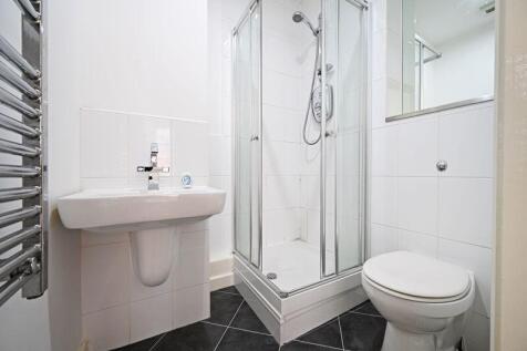 En suite shower