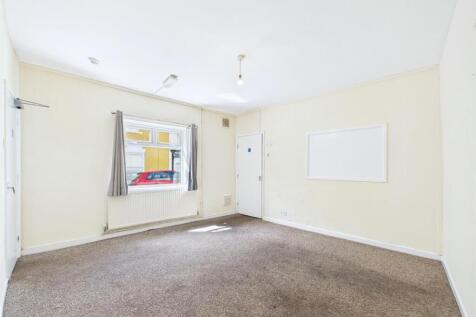 3 bedroom end terrace for auction, Easton (8).jpg