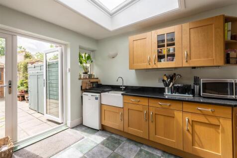 Eastgate 111 Kitchen-2.jpg