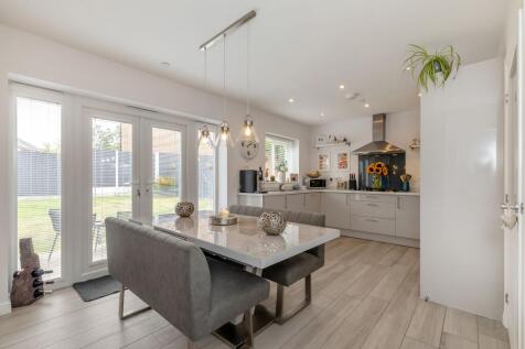 Kitchen/dining/sitting room