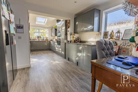 KITCHEN DINER &amp; UTILITY