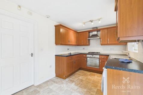 Deans Court, Pontefract, West Yorkshire, WF8 photo 3