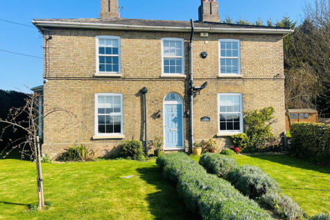 4 Bedroom Farmhouse for Sale