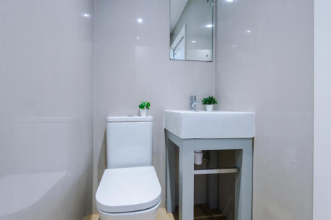 90 Ashford Street Bathroom 4