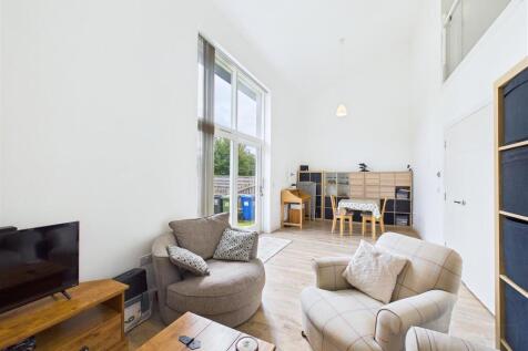 Open Plan Sitting Room &amp; Dining Area