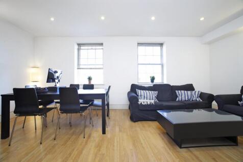 Leonard Leese are pleased to present this superb two bedroom apartment situated in the heart of SE1. Based on Borough High St, this property is ideally located for all city commuters. Comprising of a 