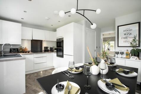 Family-friendly kitchen/dining area
