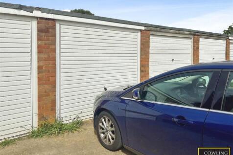 Single Garage in Block