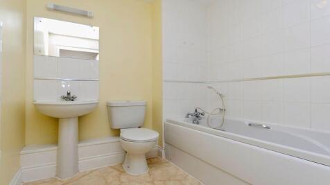 8220630-bathroom2_re