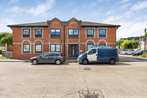 High Wycombe, HP12 - property photo