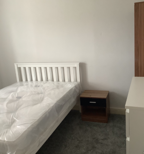 Gaunt St // 3 Bed // JULY 2027 photo 5