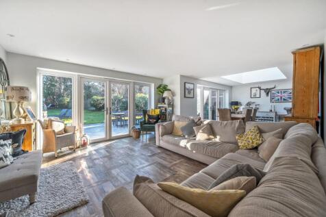 Living Dining Area