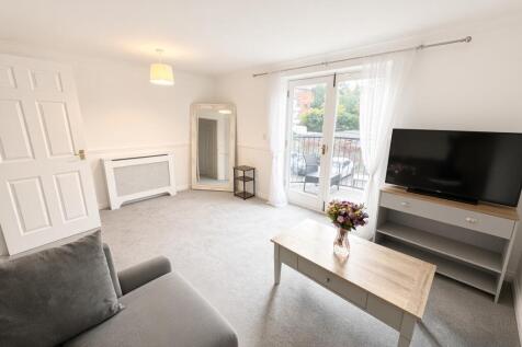 2-bed flat on Warwick Court, Bournemouth Road, Poole, Bournemouth Christchurch Poole, £1,250/mo