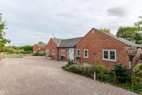 Greenhill Rise, Hathern. 3 bedroom equestrian facility for sale
