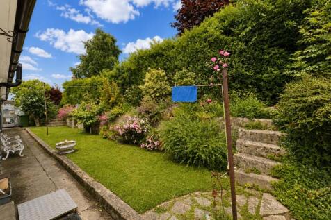 8 orchard leaze - garden3.jpeg