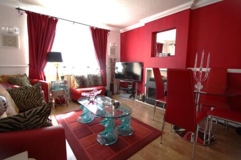 1-bed flat on Figtree Hill, Hemel Hempstead, Hertfordshire, HP2 5HQ, £1,150/mo