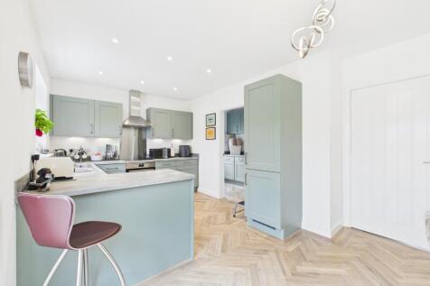 CAM04201G0-PR0108-STILL007