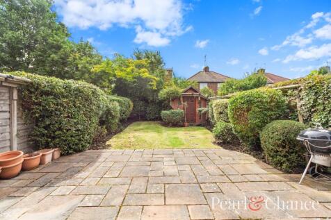 Cumbrian Gardens, London, NW2 photo 4
