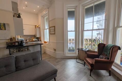 Victoria House, 15 Marine Crescent, Folkestone, Kent, CT20 photo 3