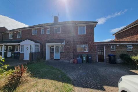 4-bed semi-detached on 47 Kingsway, Leamington Spa, £2,660/mo