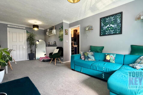 Living room with blue sofa at Tunstall Road in Can