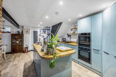 Flat 6 9 Cross O'Cliff Hill-13