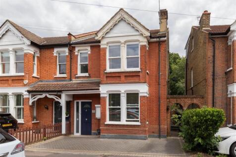 Eastwood Road, E18