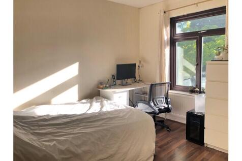 Crammond Close, Hammersmith, London photo 4