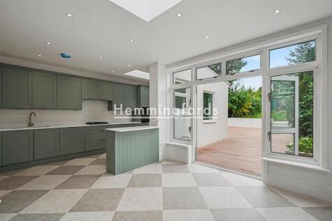Ulleswater Road N14-13.jpg