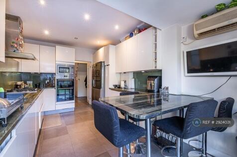 Kitchen With American Double Doors Fridge Dreezer