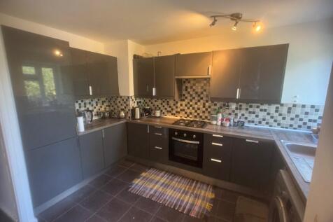 Beechwood Drive, Woodford Green, Essex, IG8 photo 3