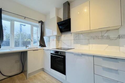 LOUNGE KITCHENETTE
