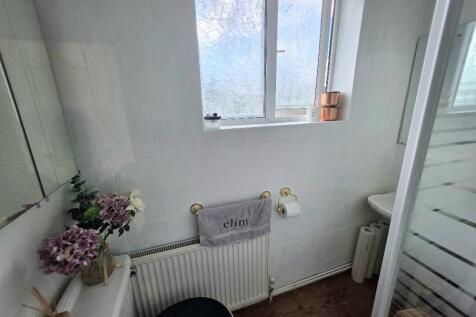 En-suite Shower/WC