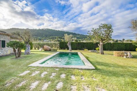 Excellent villa for sale in Alcudia with tourists license