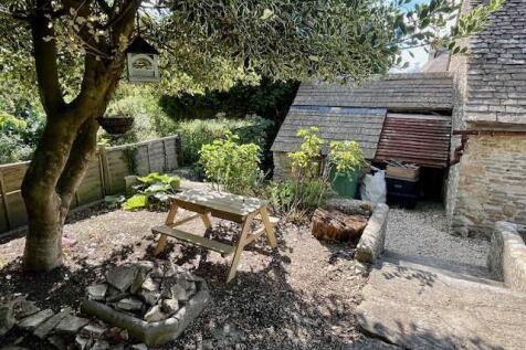 Outbuilding 2.jpg
