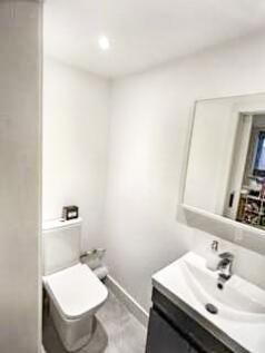 93 Kestrel Close cloakroom 4.jpg
