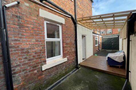NEW YARD EXT.jpg