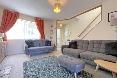 Donnington Drive 20 - Living Room.jpg