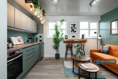 Brand New Modern Flat With Private Parking