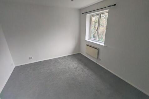 Beaconside Close ST16 photo 5