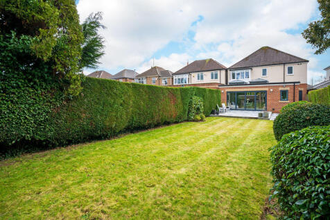 4 bed, 2 bath Detached in Sheffield - Photo 36