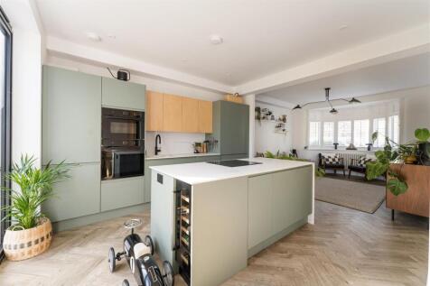 Coolgardie Avenue, E4