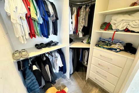 Bedroom Tree Walk-in Wardrobe